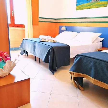 ホテル Villaggio Dei Pini 3*